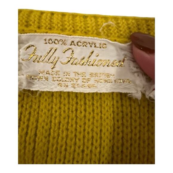 60’s VINTAGE Mustard Yellow Wooden Button Grandma Cardigan - Picture 6 of 6